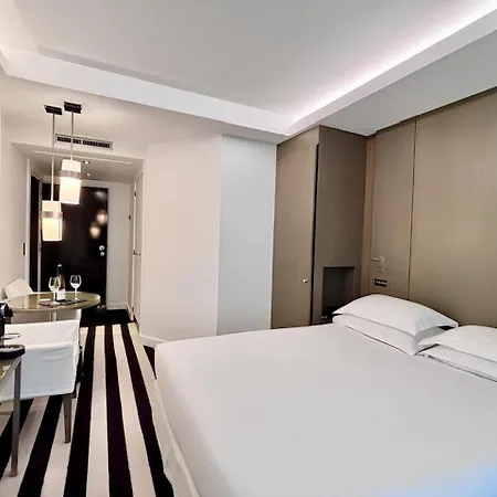 Le A - Champs-elysees Hotell