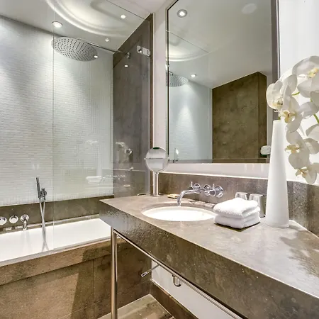 Le A - Champs-elysees Hotell