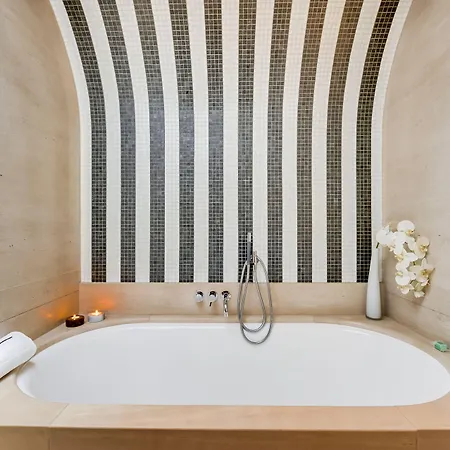 Le A - Champs-elysees 4*