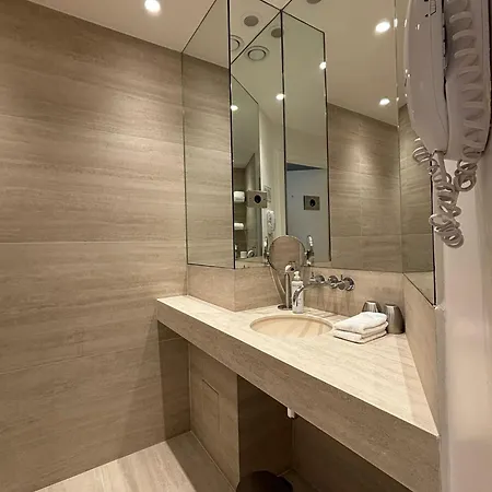 Le A - Champs-elysees Hotell 4*