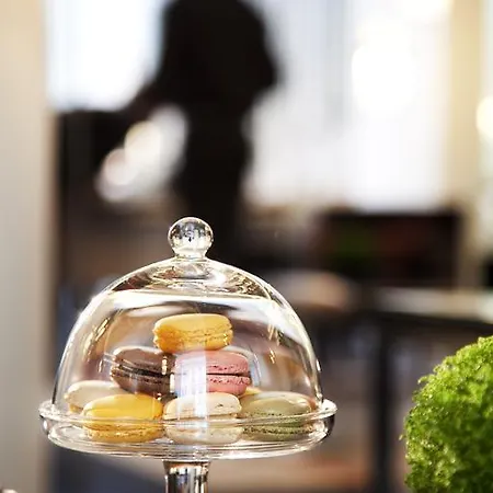 Le A - Champs-elysees 4*