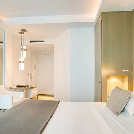 Le A - Champs-elysees 4*