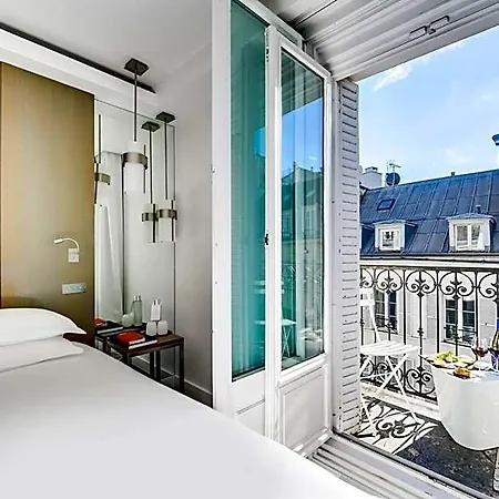 Le A - Champs-elysées 4*