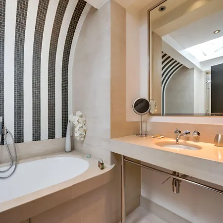 Le A - Champs-elysees Hotel 4*