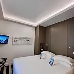Le A 4* Paris